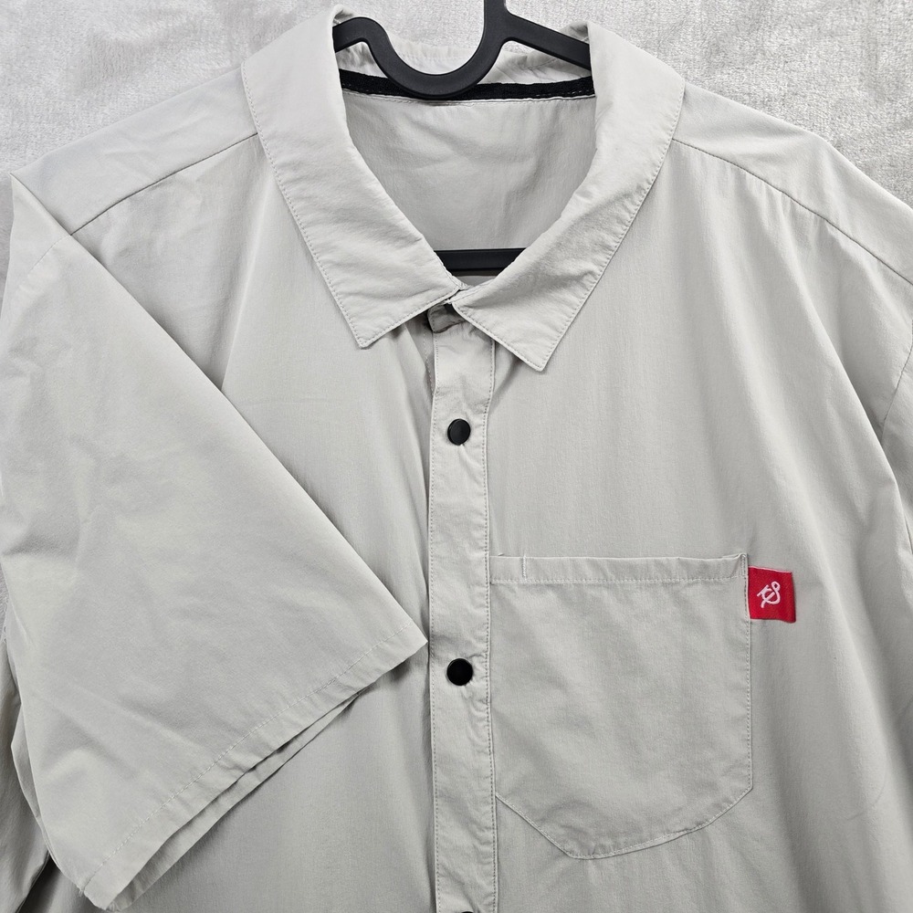 Staunch Tradition Size XL Button Up Shirt  Gray Short Sleeve Nylon Spandex